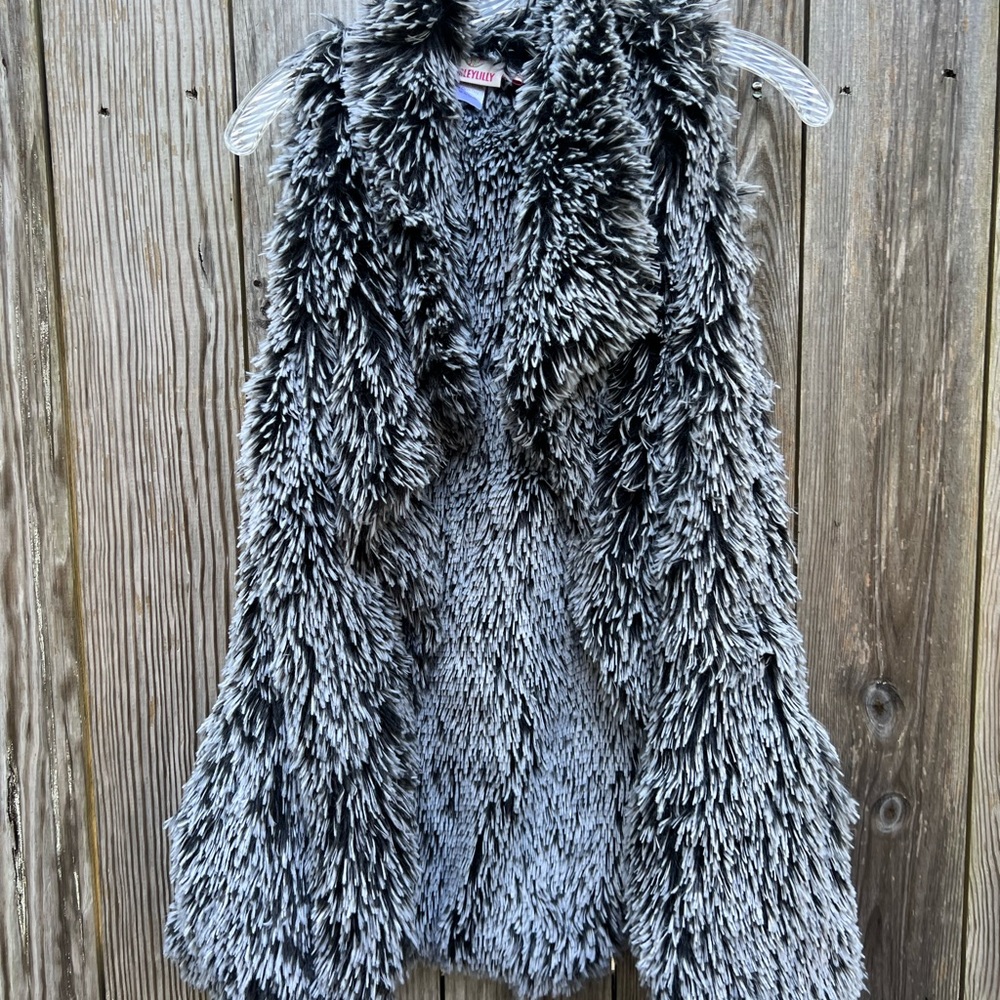 Marleylilly Black, Gray, White Faux Fur Vest size XXS/XS - Picture 4 of 9